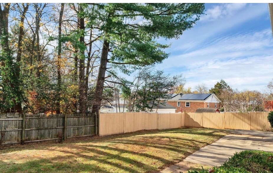 Building Photo - 9535 Fort Foote Rd