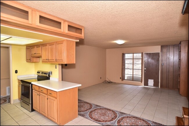 Building Photo - 6700 Escondido Dr