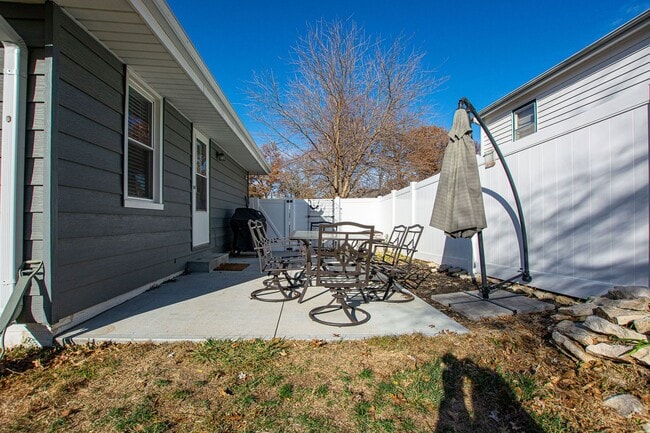Building Photo - Beautiful 3 Bedroom / 1 Bath Home in Distr...