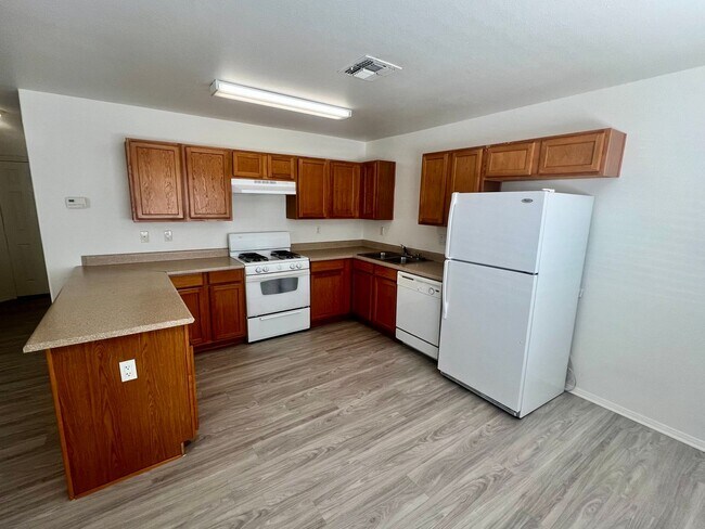 Building Photo - 6685 Ocotillo Ave