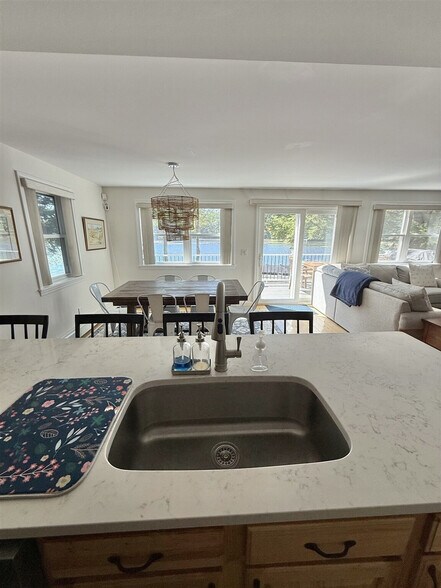 Building Photo - 164 Pine Point Rd