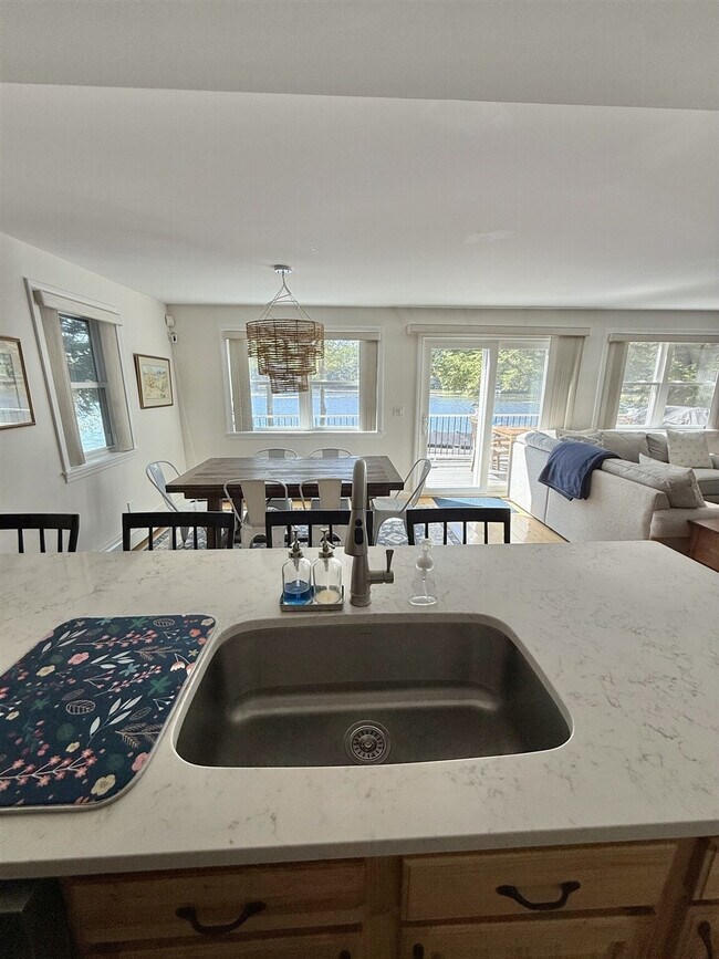 Building Photo - 164 Pine Point Rd