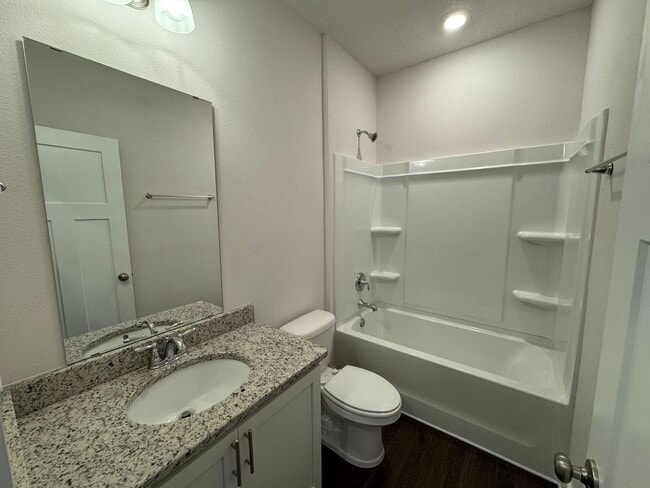 Building Photo - Gulf Breeze - Roman Oaks - 4 Bedroom, 3 Ba...