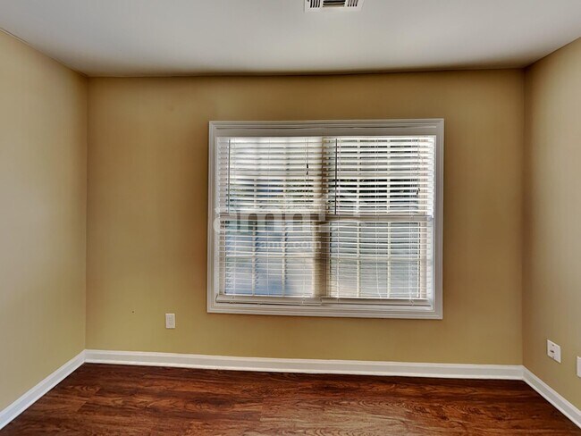 Building Photo - 5655 Livingston Ct