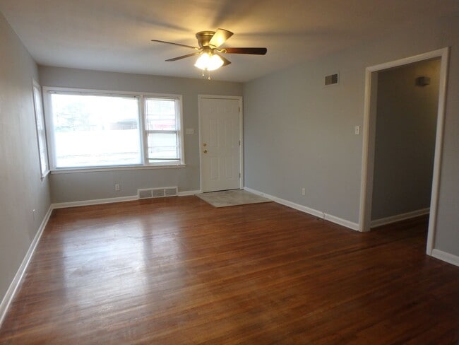 Building Photo - Adorable 3 Bedroom Home!
