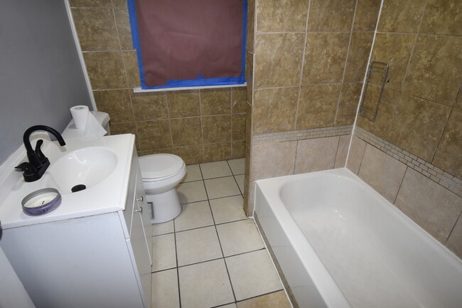 Building Photo - 5742 S Artesian Ave