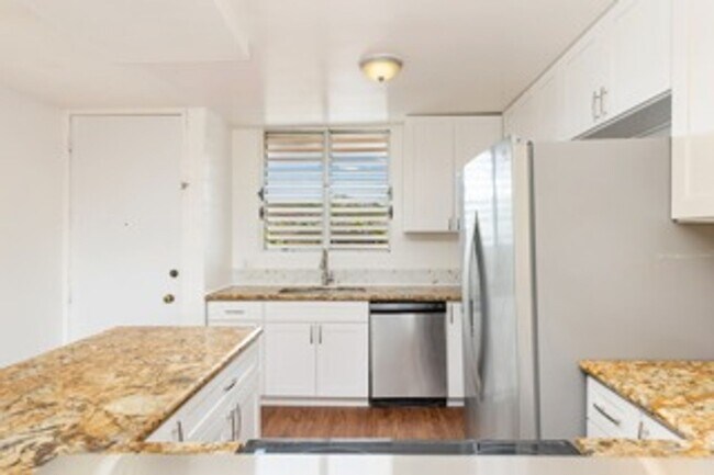 Building Photo - Move-In Ready Salt Lake Condo – Freshly Up...