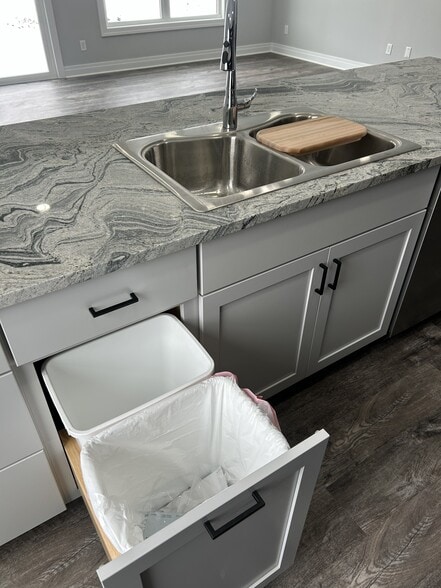 Building Photo - 4256 Greenfield Pkwy