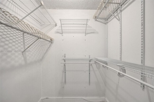 Building Photo - 9451 Live Oak Pl