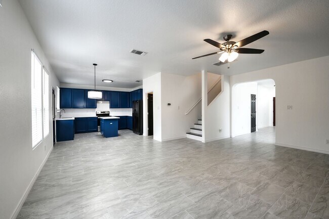 Building Photo - 5 bed | 3 bath | Corner lot | Fully remodeled!!!