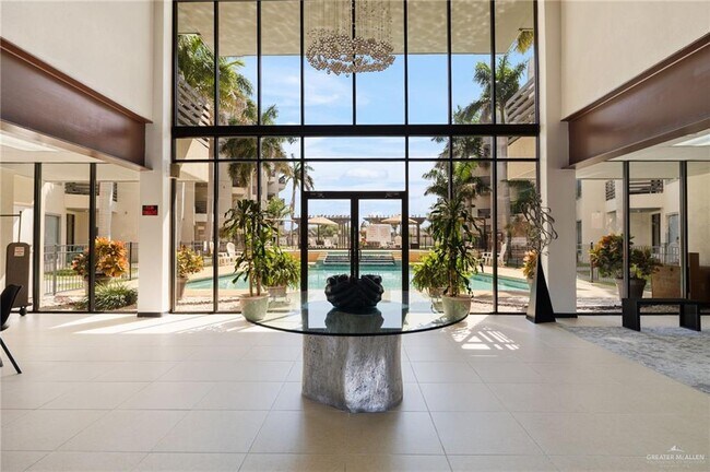 Building Photo - 26 Travis St