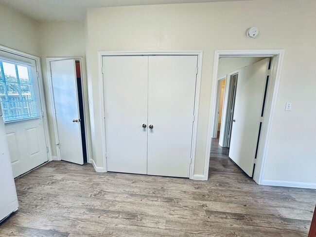 Building Photo - 2873 Southampton Way