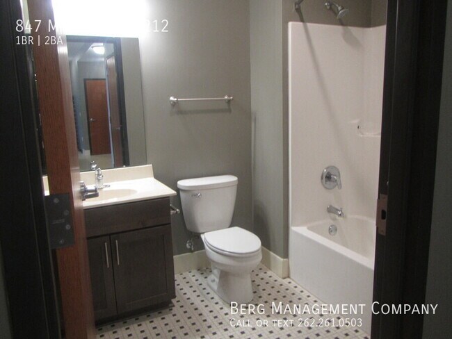 Building Photo - 847 Martin St