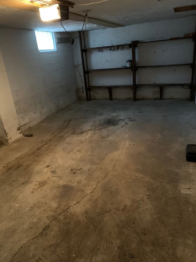 Building Photo - Charming 4-bedroom, 2-bathroom home located in the Covedale area