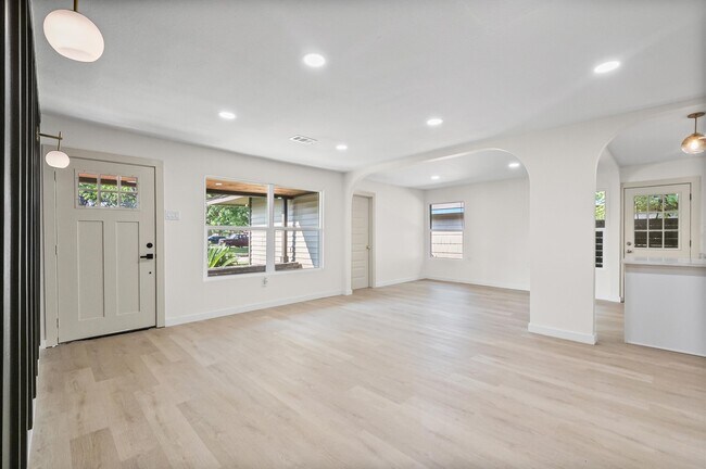 Building Photo - 6527 Beekman Rd