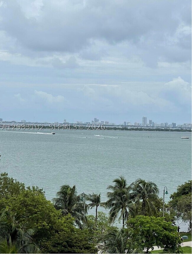 Building Photo - 1900 N Bayshore Dr