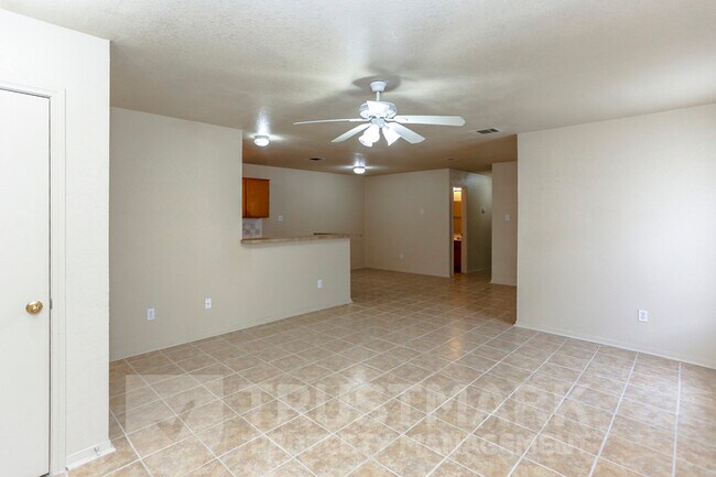 Building Photo - 932 Maplewood Dr