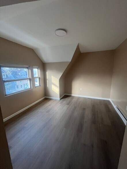 Building Photo - 128 N 14th St