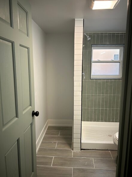 Building Photo - 4912 N Mason Ave