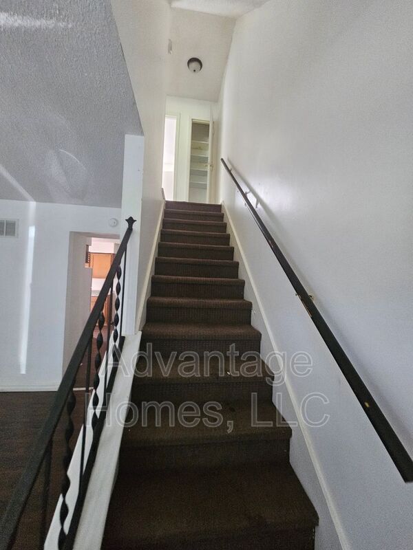 Building Photo - 715 N 70th Terrace