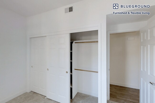 Building Photo - 1257 Lakeside Dr