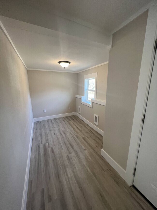Building Photo - 3 Bed 1 Bath Springfield, MO