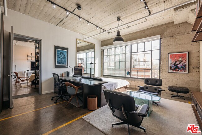 Building Photo - 1855 Industrial St