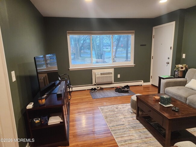 Building Photo - 304 South St