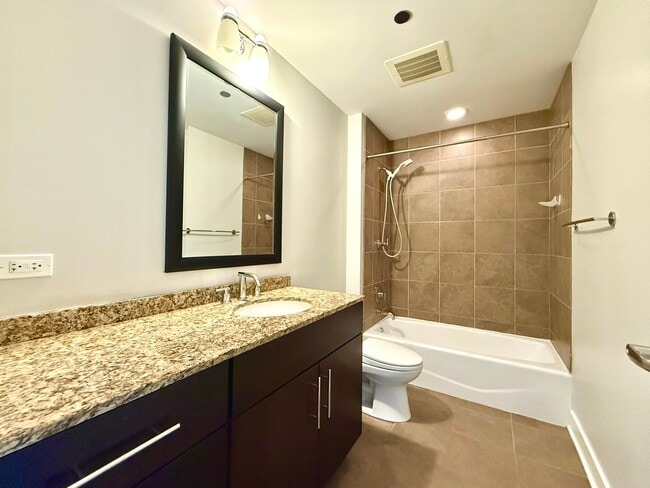 Building Photo - 505 N McClurg Ct