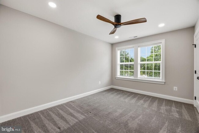 Building Photo - 474 Brightwood Rd