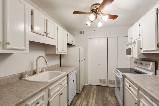 Kitchen - 1203 Vicksburg Pl