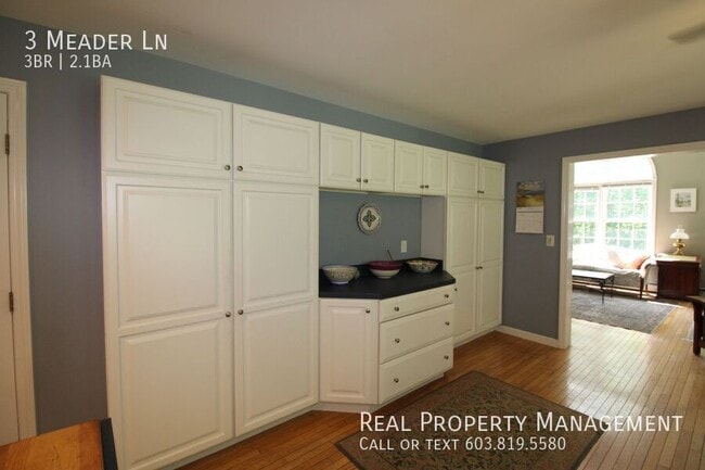 Building Photo - 3 Meader Ln