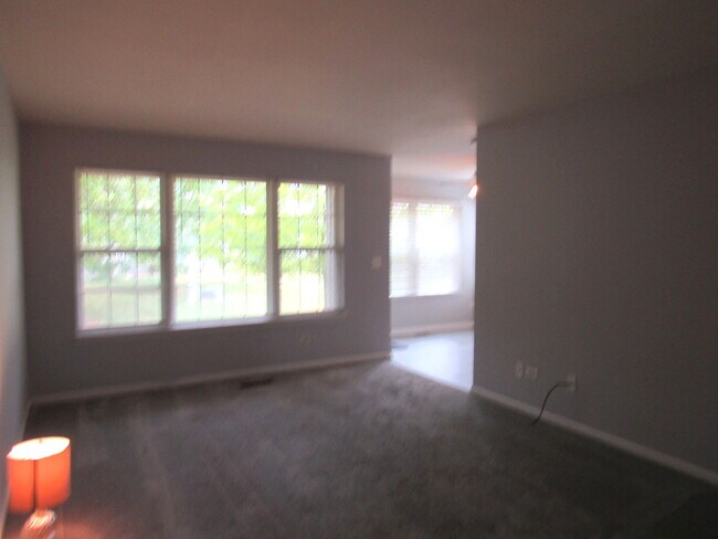 Building Photo - 1202 N Red Oak Cir