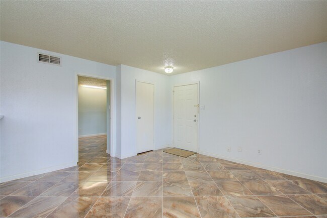Building Photo - 2750 Holly Hall St