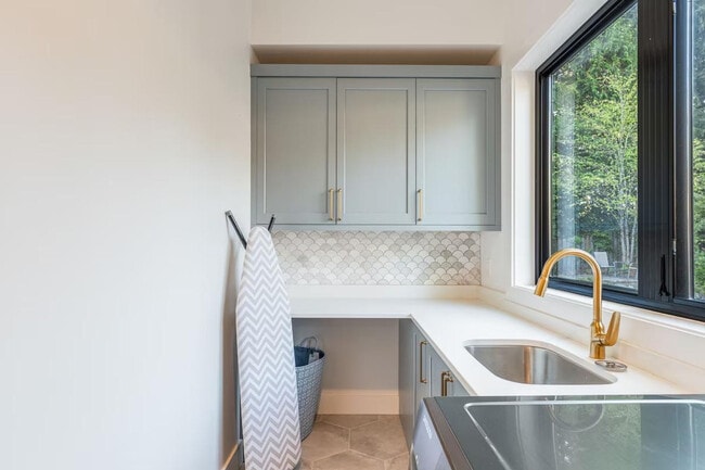 Building Photo - 115 110th Pl SE