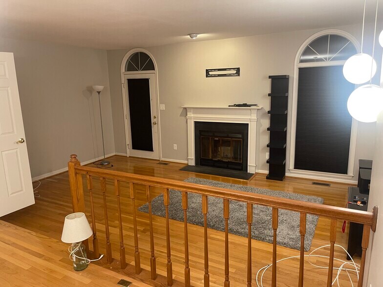 Living room. - 46926 Rabbitrun Ter