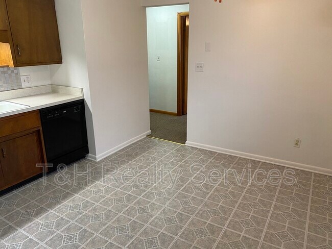 Building Photo - 4106 Mellen Dr