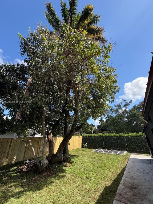 Building Photo - 14240 S Biscayne River Dr