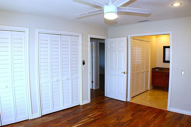 Building Photo - Stunning 3 bed, 2 bath Townhome for Rent.