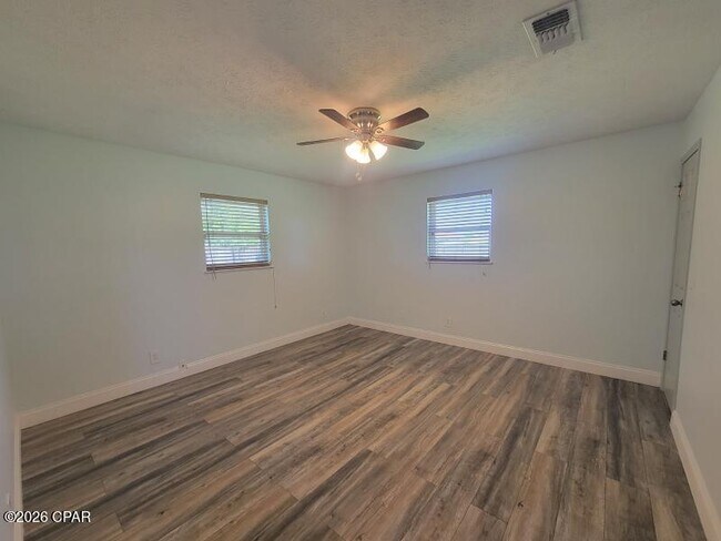 Building Photo - 836 Miles Dr