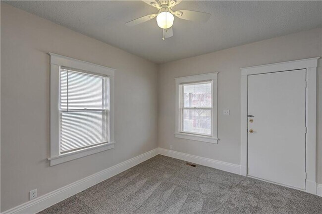 Building Photo - Charming Renovated 2 Bedroom Bungalow