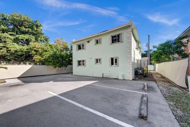 Building Photo - 220 NW 7th Ave