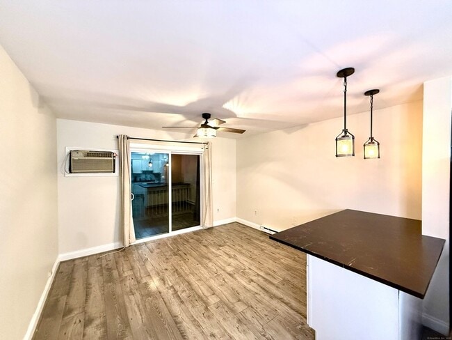 Building Photo - 133 Main St