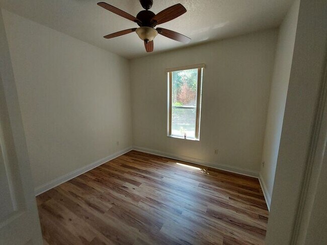 Building Photo - Beautiful 3/2/2 on 1/3 of an acre