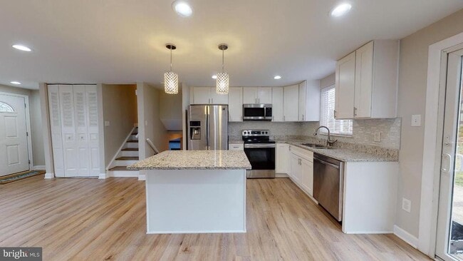 Building Photo - 8465 Yellow Leaf Ct