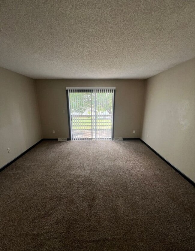Building Photo - Spacious Duplex with Finished Basement & G...