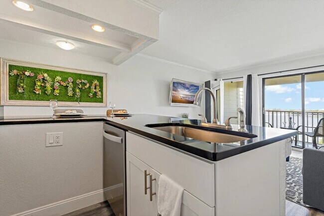 Building Photo - 2502 N Rocky Point Dr