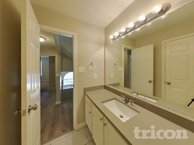 Building Photo - 1106 Castleman Dr