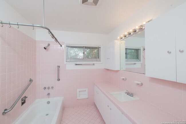 Building Photo - 103 Oakhurst Pl