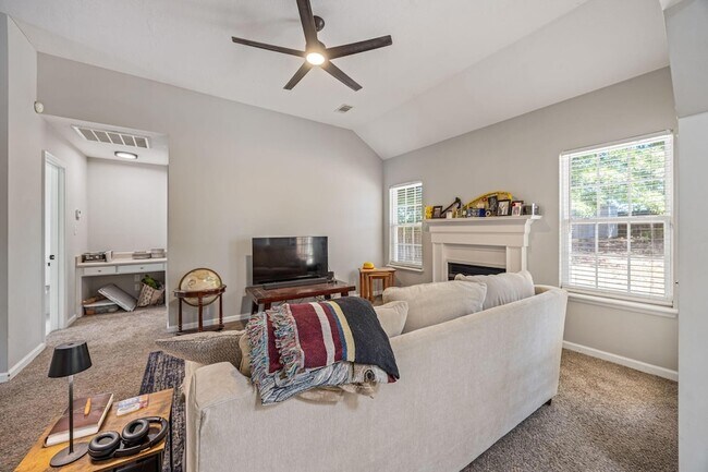 Building Photo - 2056 Sylvan Lake Dr